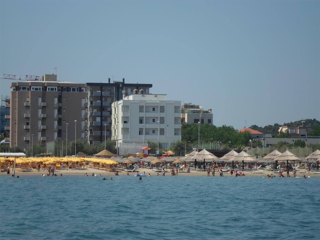 Hotel Mare Πέζαρο Εξωτερικό φωτογραφία